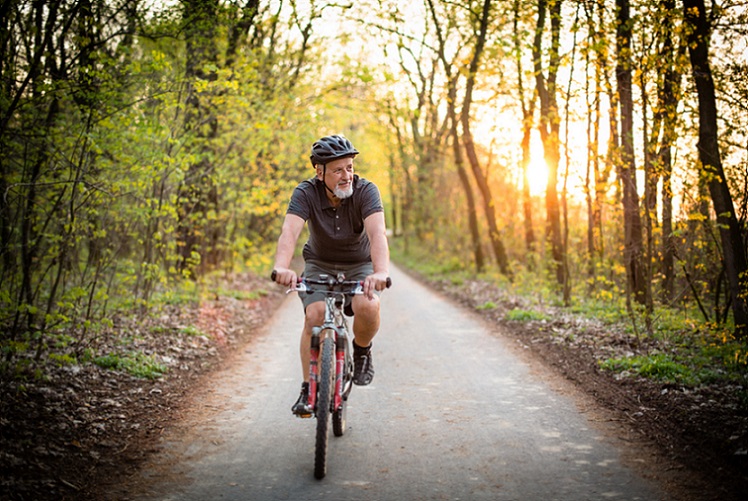 reaction-time-and-aging-elderly-man-riding-his-mountain-bike-outdoors